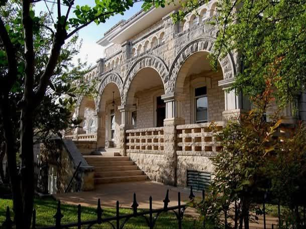 Экскурсия по кварталу Bremond